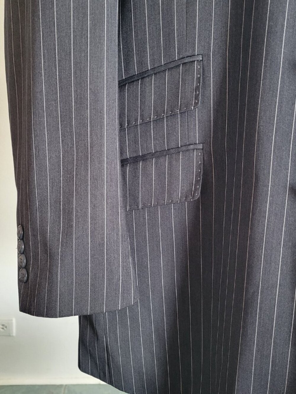 J Ferrar of Italy 3-Piece Charcoal Pinstripe Suit (Size: 42 R /35 W) - Picture 6 of 15